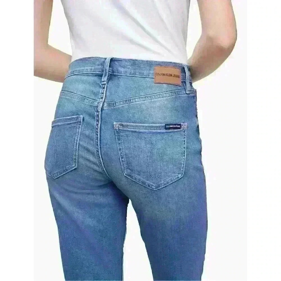 Calvin Klein Women's 12/31 Straight Fit High Rise Blue Jeans NWT $79.50 - Picture 3 of 3